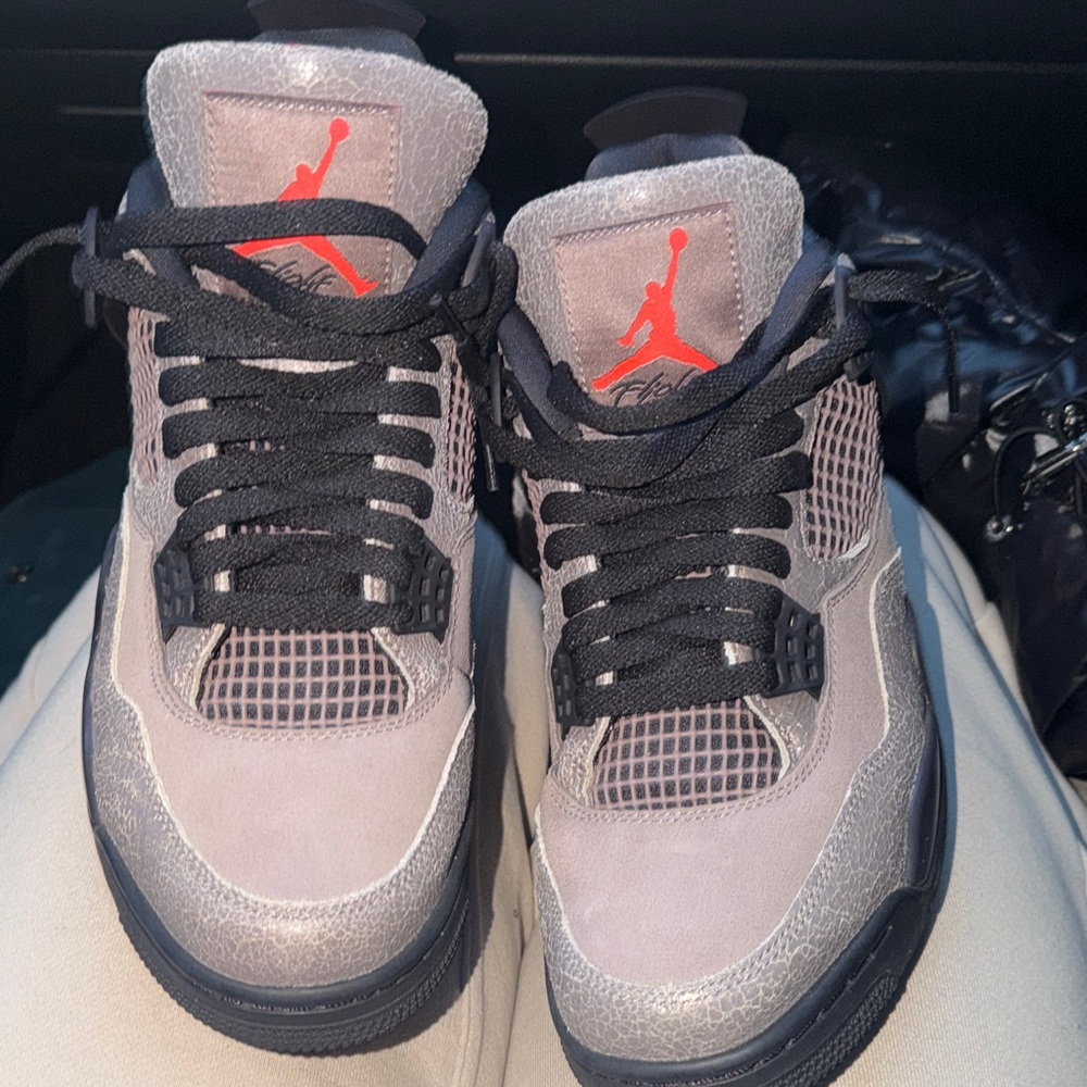Jordan 4 Retro Taupe Haze RARE! Men’s 9.5 (Used for a photo shoot once) - Picture 2 of 14